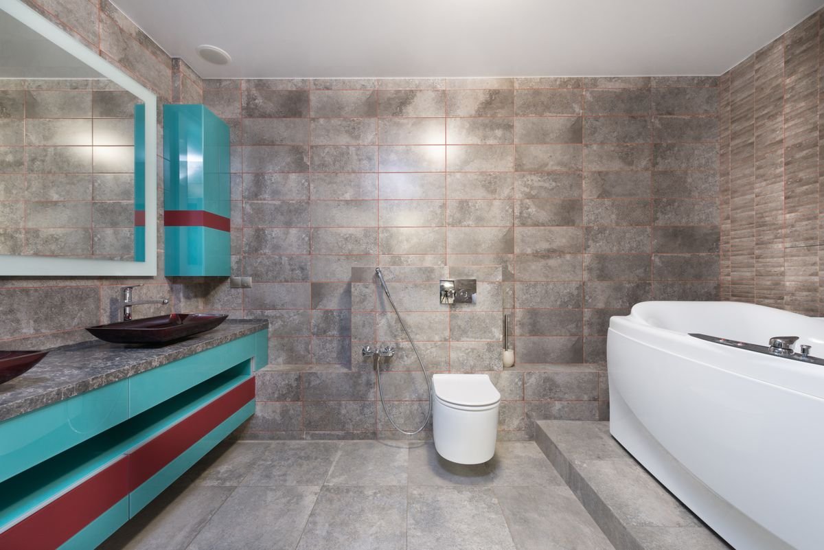 Modern Bathroom Design with Freestanding Bathtub and Wall Mirror