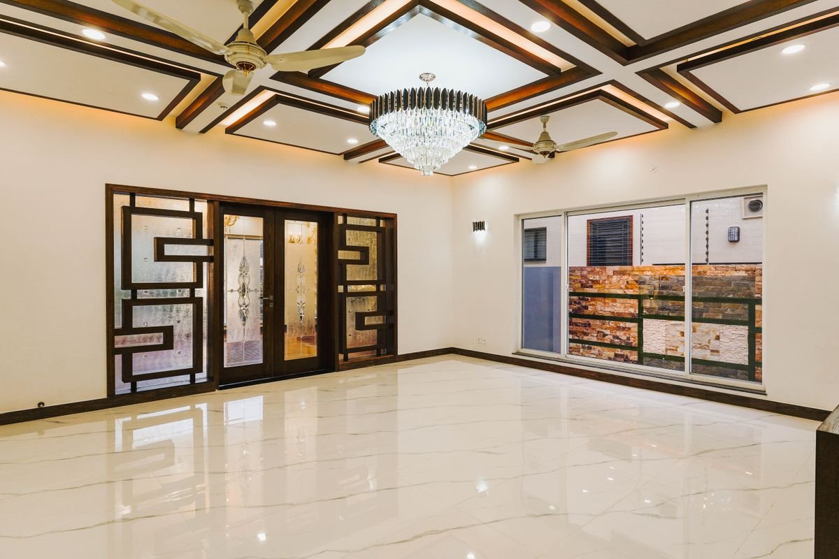 Wooden Beam POP Ceiling with Crystal Chandelier and Fans