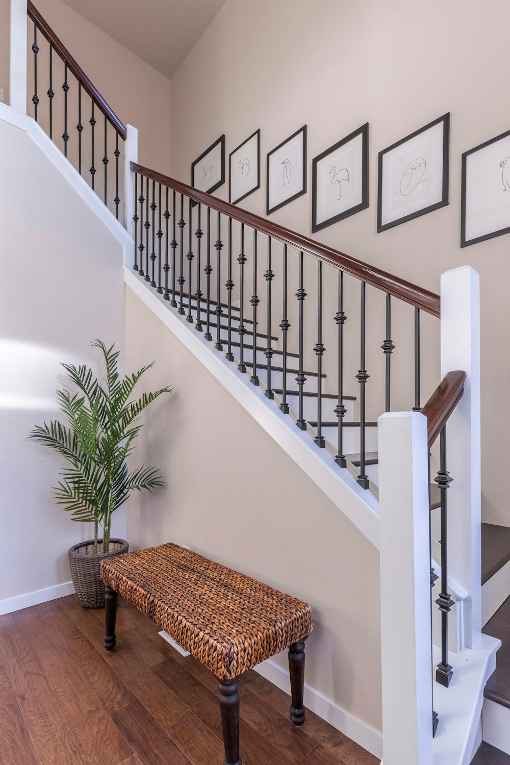 Statement Flooring Patterns for a Grand Foyer
