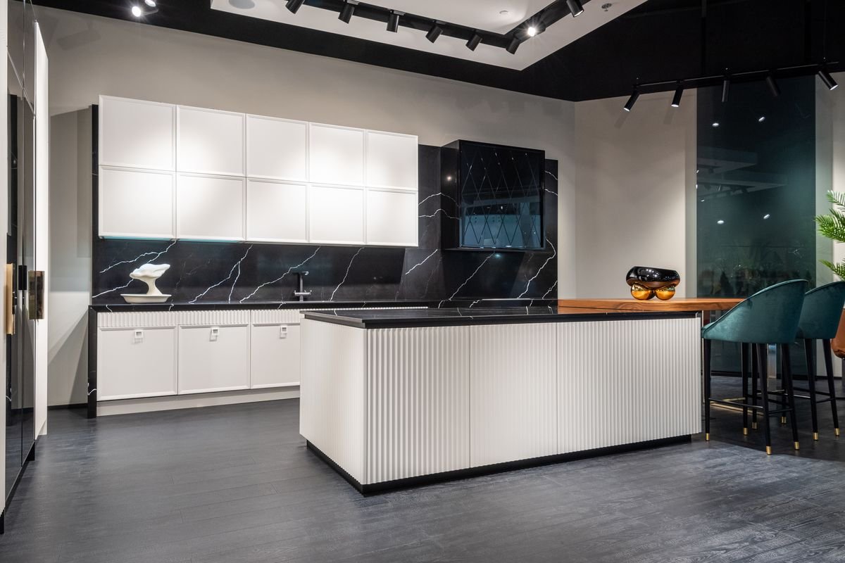 Contemporary Cabinets with a Central Island