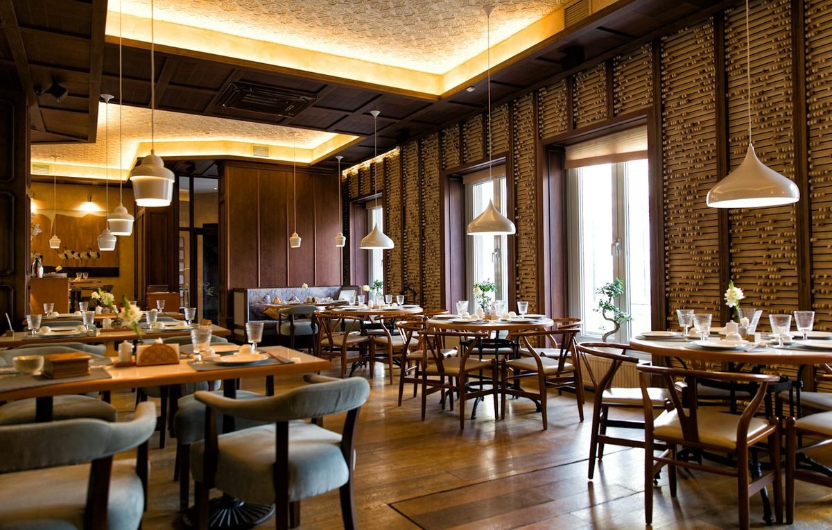 Restaurants & Cafés