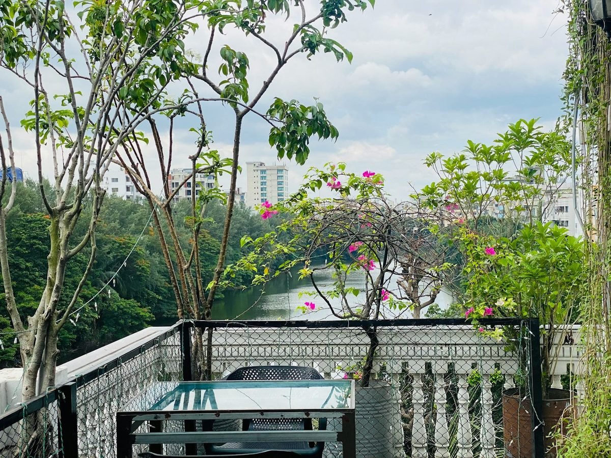 Al Fresco Rooftop Dining Space With a View